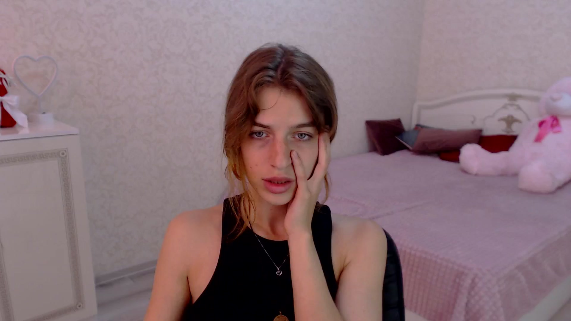 Gallery image thumbnail from Loulou_'s myfreecams stream on, 06/16/2024, 12:31 image 19 of 20