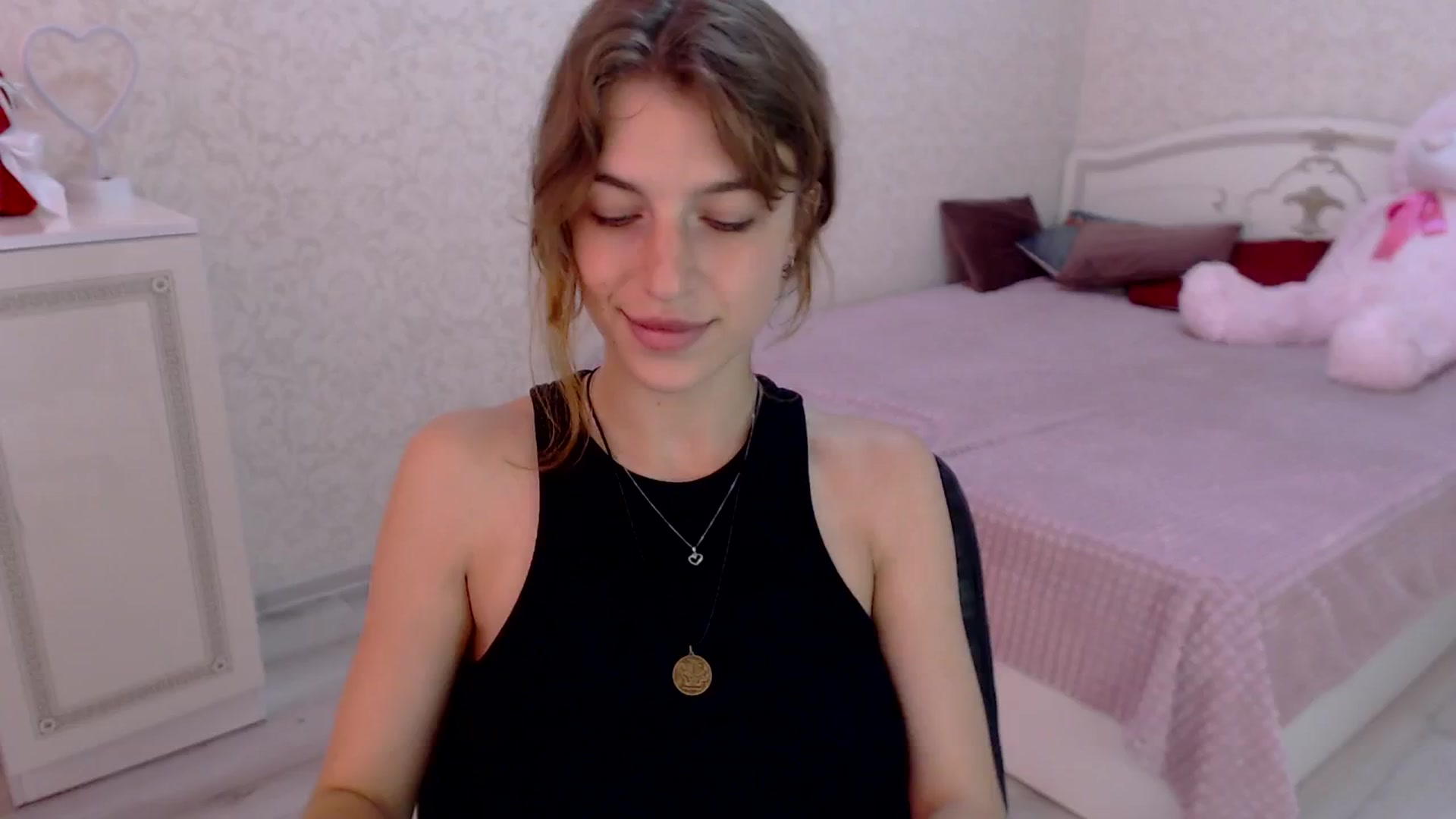 Gallery image thumbnail from Loulou_'s myfreecams stream on, 06/16/2024, 12:31 image 4 of 20