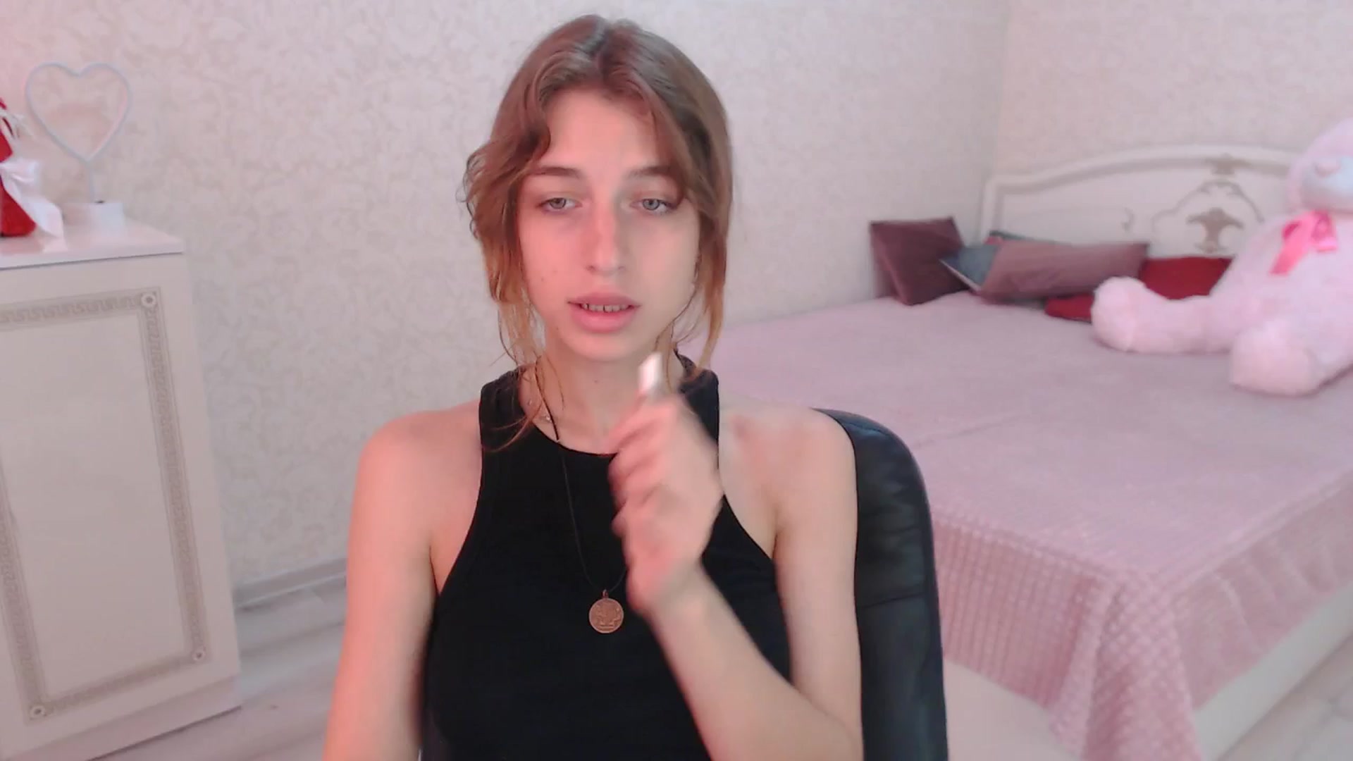 Gallery image thumbnail from Loulou_'s myfreecams stream on, 06/16/2024, 13:14 image 7 of 20