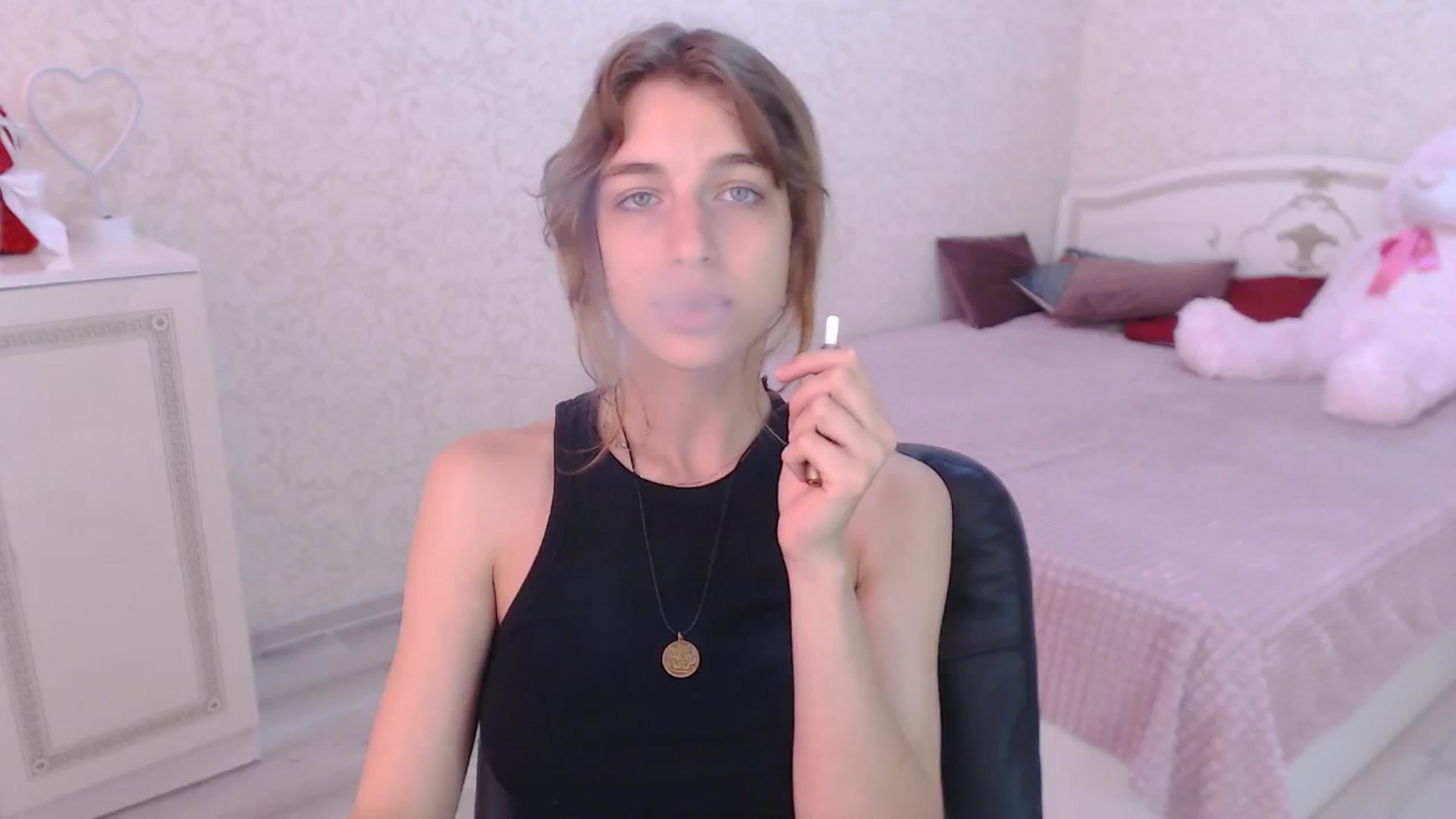 Gallery image thumbnail from Loulou_'s myfreecams stream on, 06/16/2024, 13:14 image 8 of 20