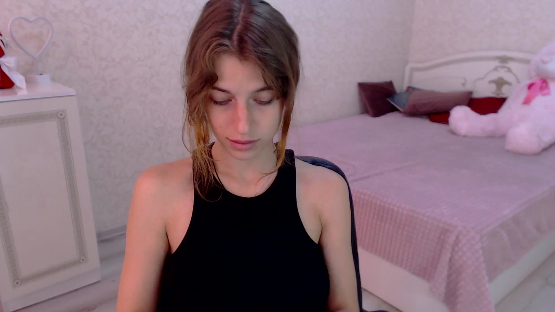 Gallery image thumbnail from Loulou_'s myfreecams stream on, 06/16/2024, 13:14 image 1 of 20