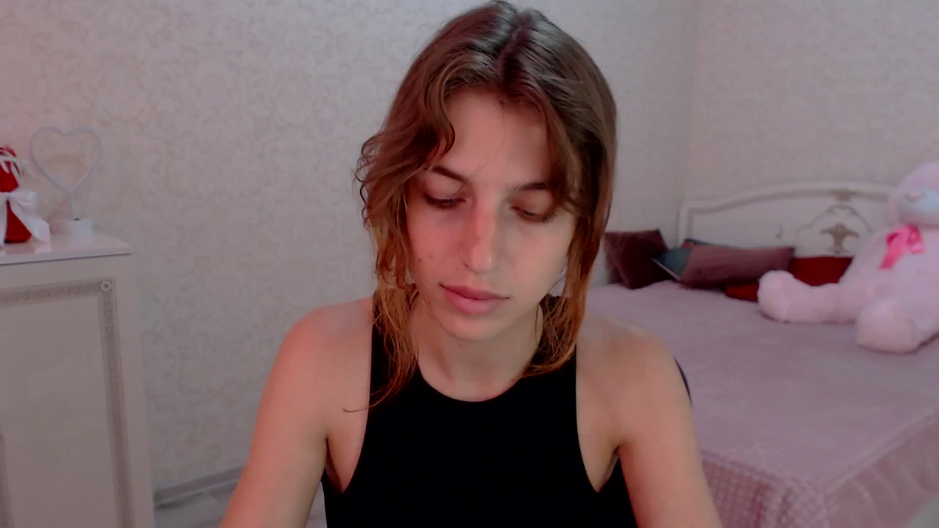 Gallery image thumbnail from Loulou_'s myfreecams stream on, 06/16/2024, 13:14 image 4 of 20