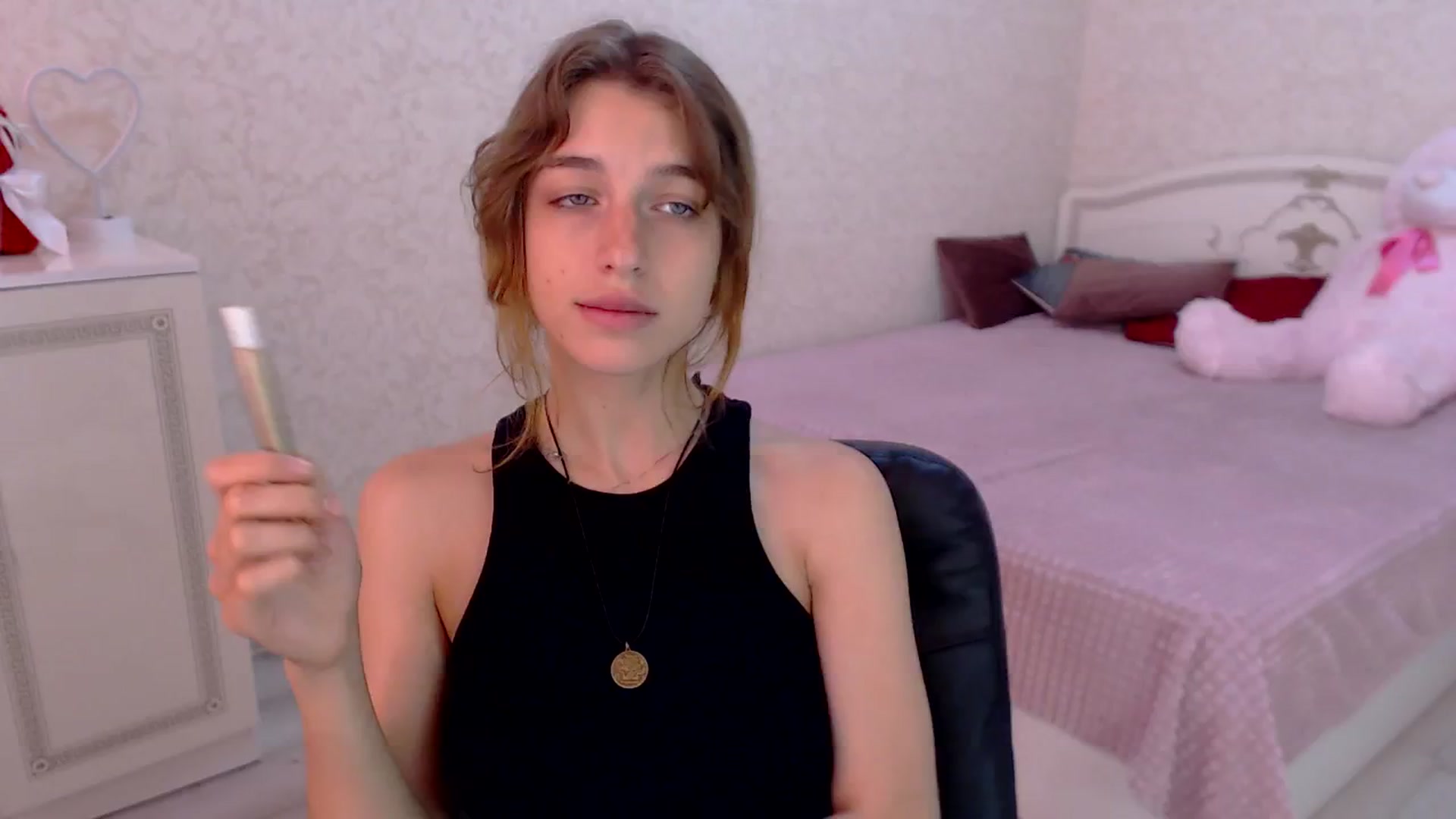 Gallery image thumbnail from Loulou_'s myfreecams stream on, 06/16/2024, 13:14 image 6 of 20