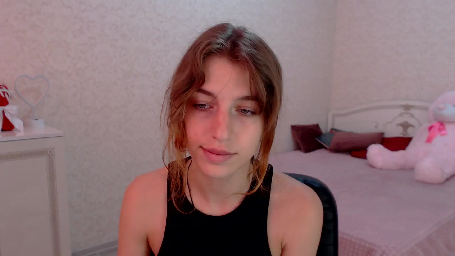 Gallery image thumbnail from Loulou_'s myfreecams stream on, 06/16/2024, 13:14 image 3 of 20