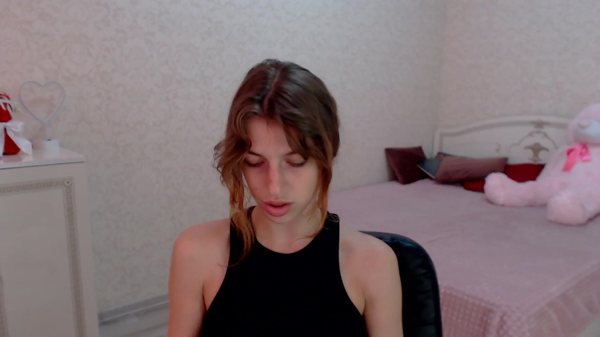 Gallery image thumbnail from Loulou_'s myfreecams stream on, 06/16/2024, 13:14 image 5 of 20