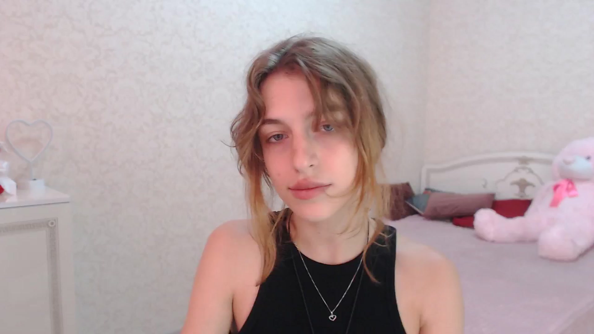 Gallery image thumbnail from Loulou_'s myfreecams stream on, 06/16/2024, 13:14 image 15 of 20