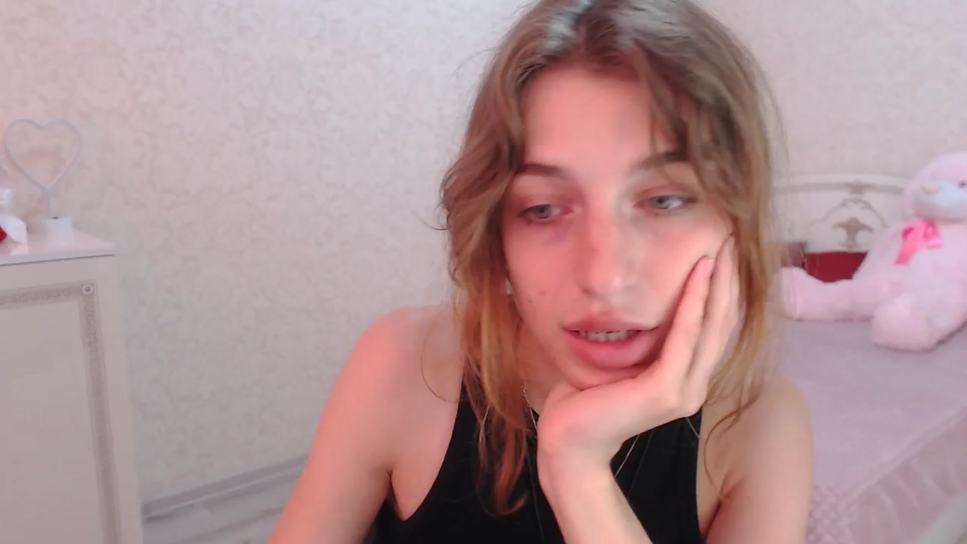 Gallery image thumbnail from Loulou_'s myfreecams stream on, 06/16/2024, 13:14 image 16 of 20