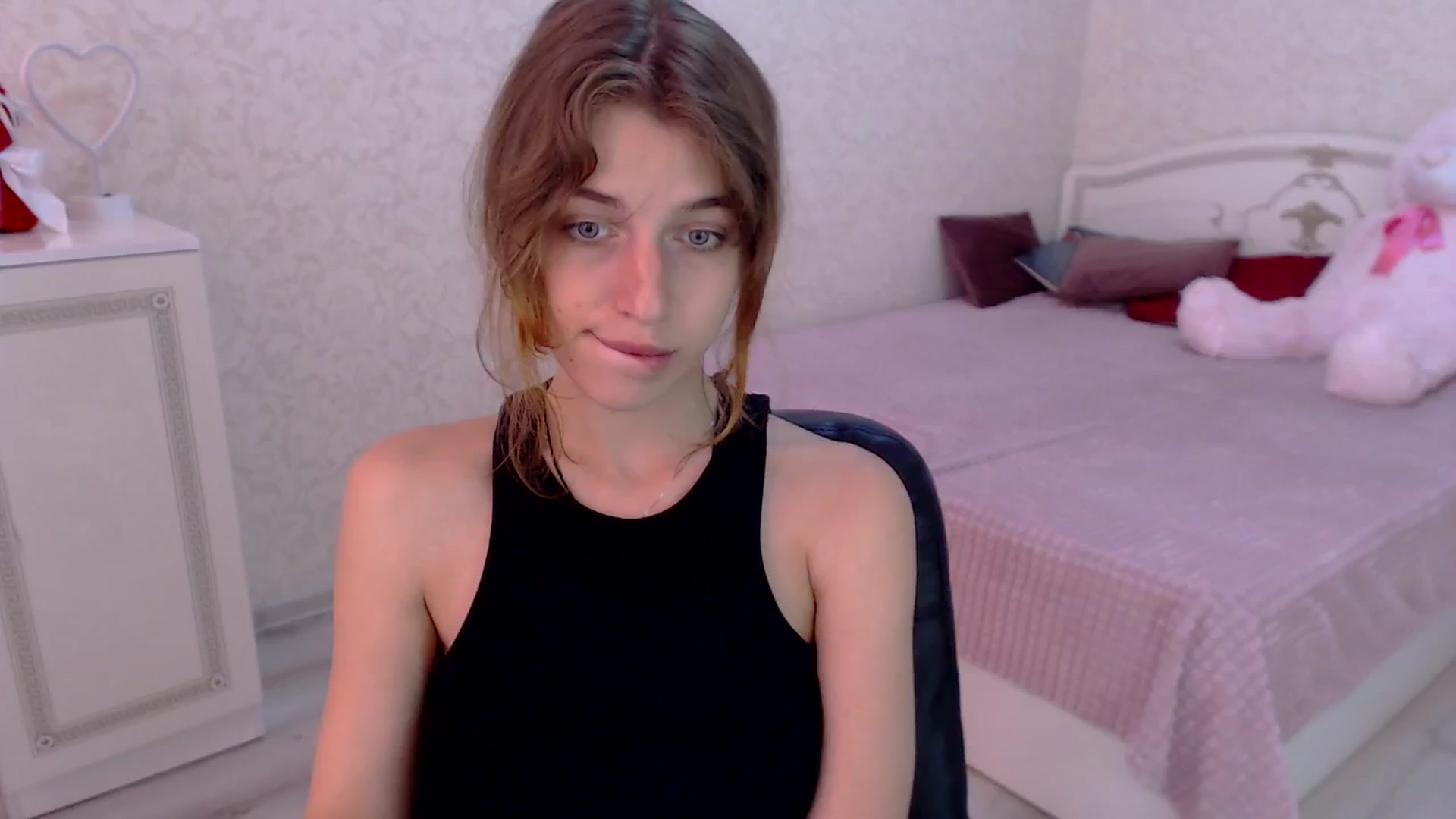 Gallery image thumbnail from Loulou_'s myfreecams stream on, 06/16/2024, 13:14 image 2 of 20