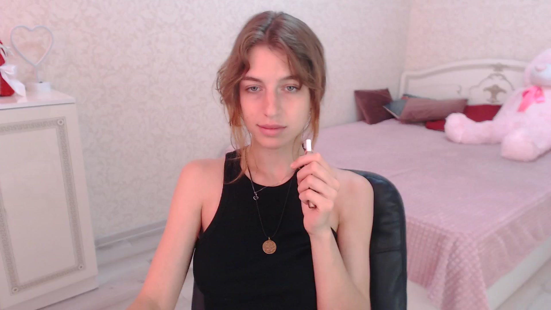 Gallery image thumbnail from Loulou_'s myfreecams stream on, 06/16/2024, 13:14 image 9 of 20