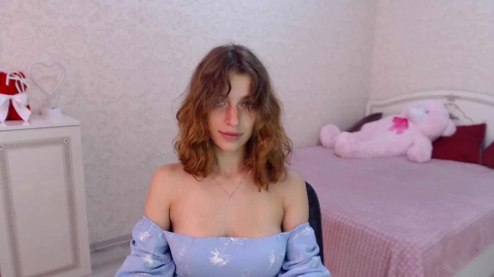 Gallery image thumbnail from Loulou_'s myfreecams stream on, 06/19/2024, 12:49 image 6 of 20