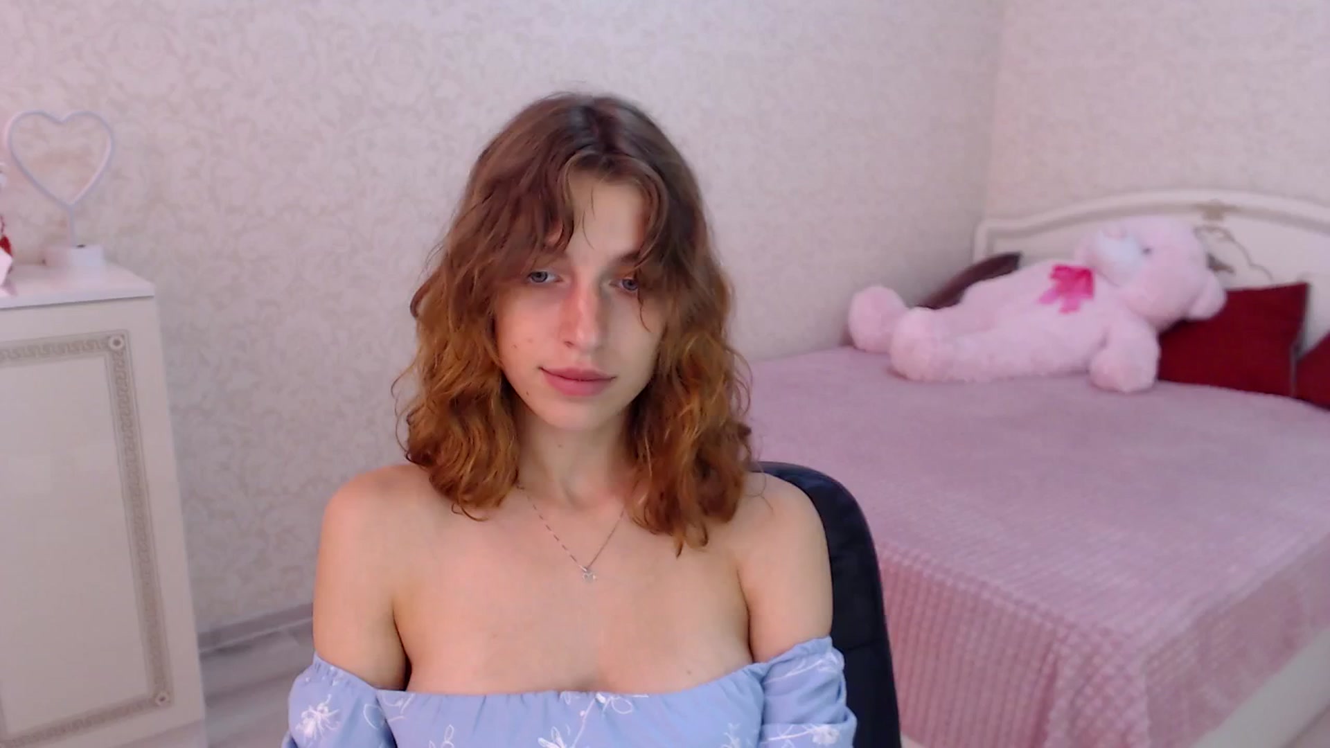 Gallery image thumbnail from Loulou_'s myfreecams stream on, 06/19/2024, 13:47 image 2 of 20