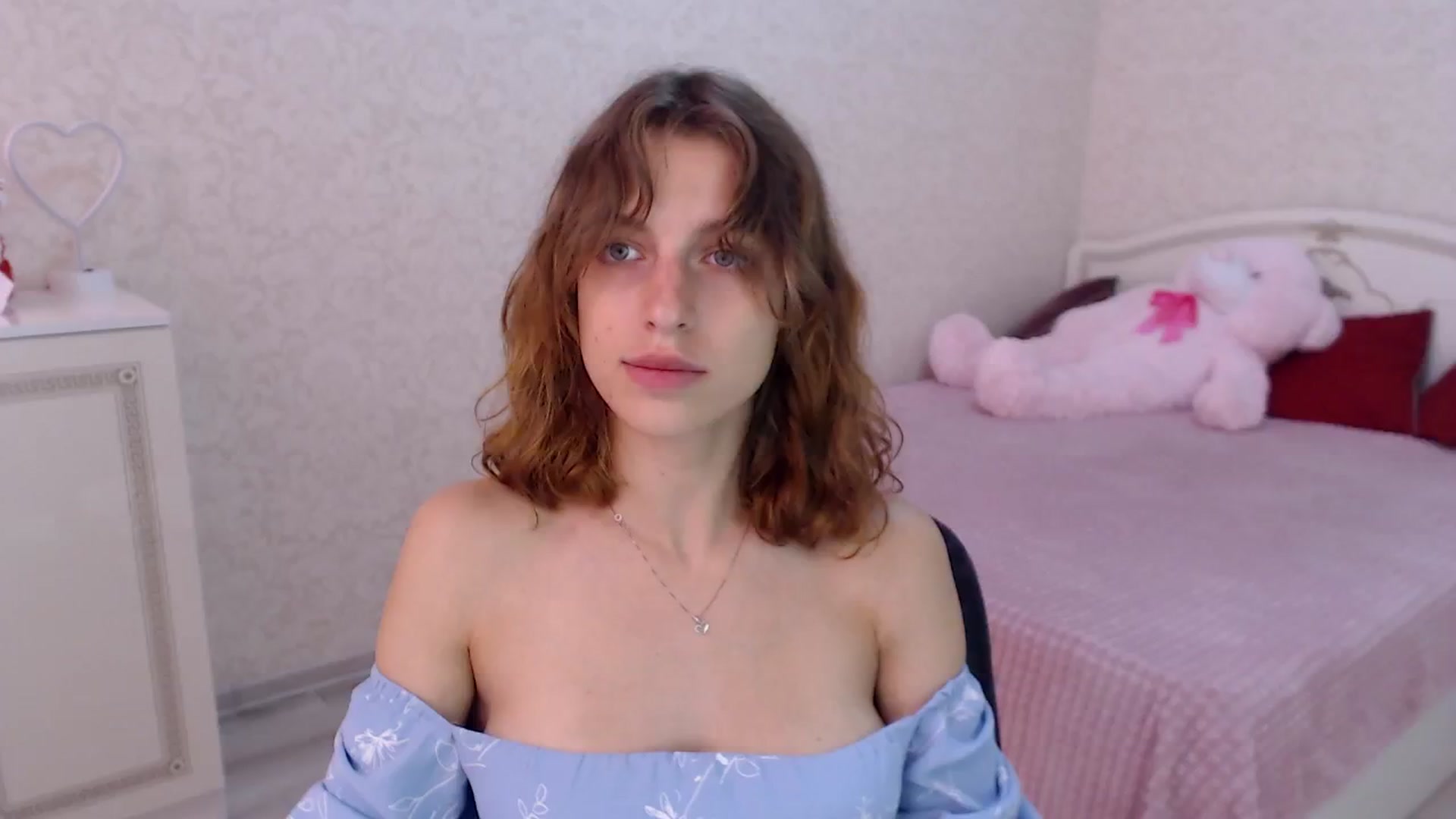 Gallery image thumbnail from Loulou_'s myfreecams stream on, 06/19/2024, 13:47 image 10 of 20