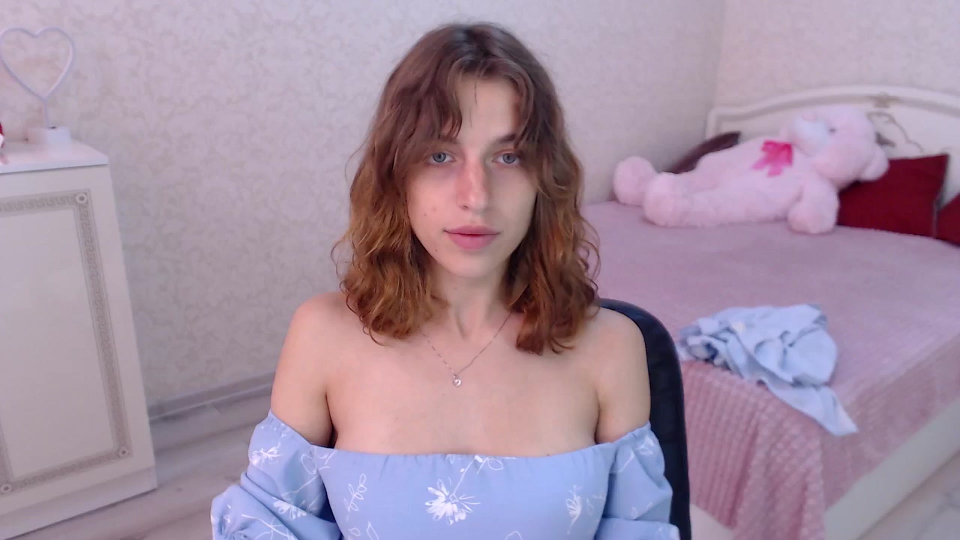 Gallery image thumbnail from Loulou_'s myfreecams stream on, 06/19/2024, 13:47 image 16 of 20