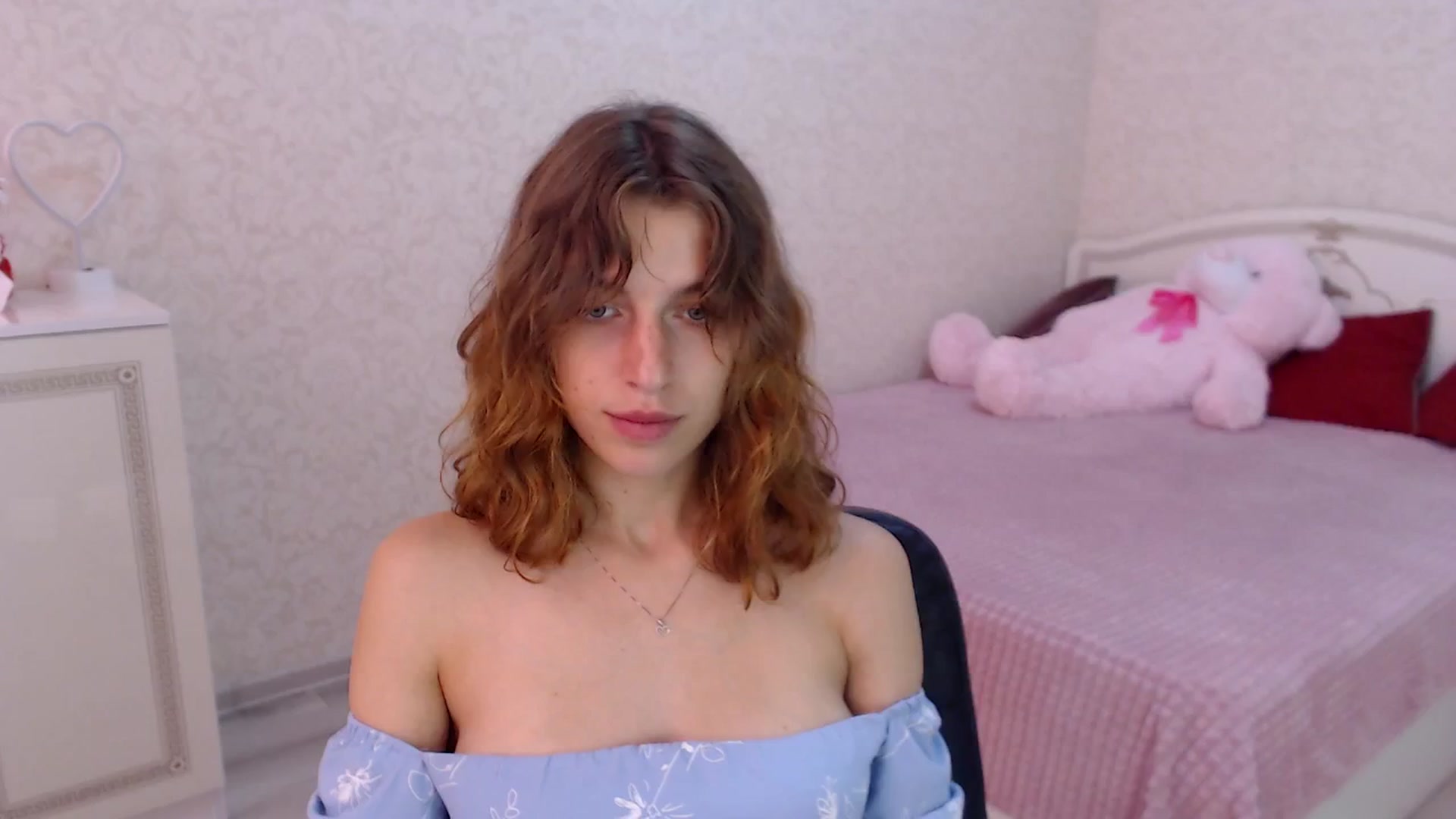 Gallery image thumbnail from Loulou_'s myfreecams stream on, 06/19/2024, 13:47 image 1 of 20
