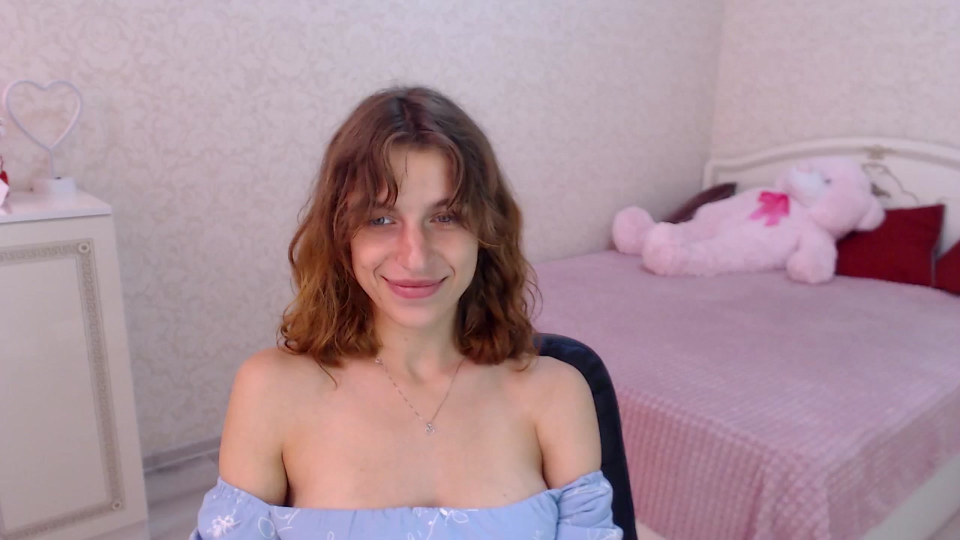 Gallery image thumbnail from Loulou_'s myfreecams stream on, 06/19/2024, 13:47 image 7 of 20