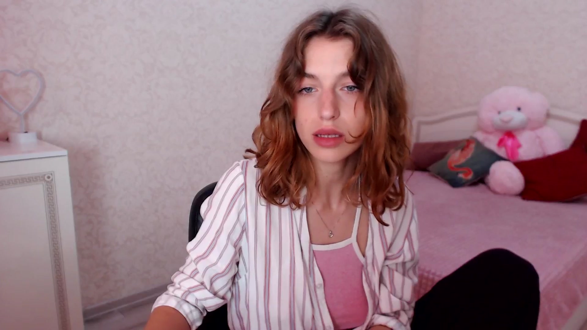 Gallery image thumbnail from Loulou_'s myfreecams stream on, 06/25/2024, 12:45 image 2 of 20