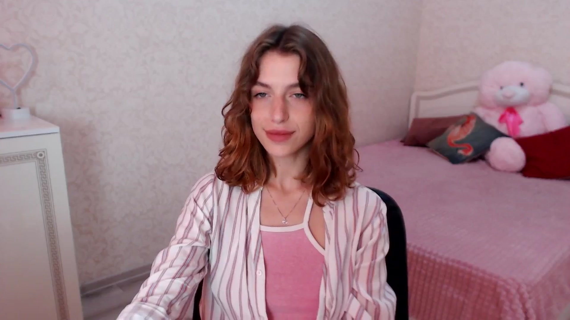 Gallery image thumbnail from Loulou_'s myfreecams stream on, 06/25/2024, 12:45 image 7 of 20