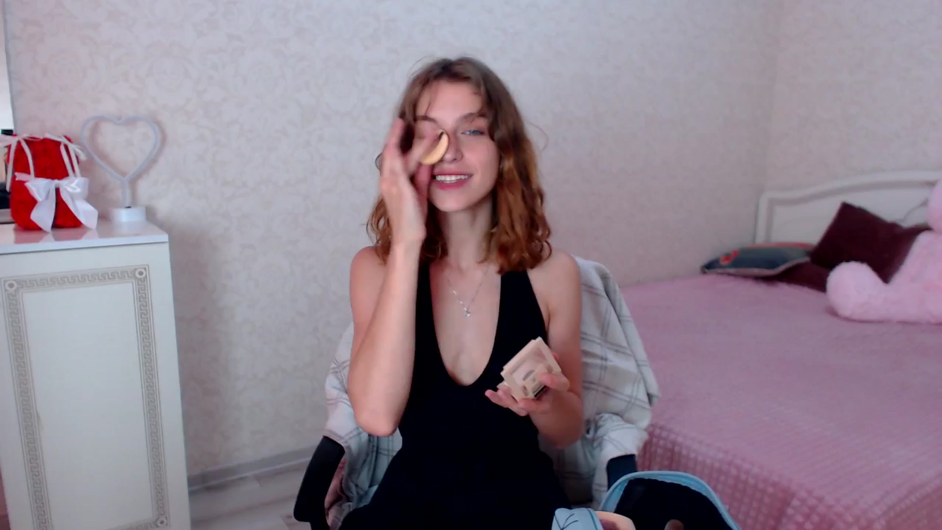 Gallery image thumbnail from Loulou_'s myfreecams stream on, 06/27/2024, 11:46 image 2 of 20