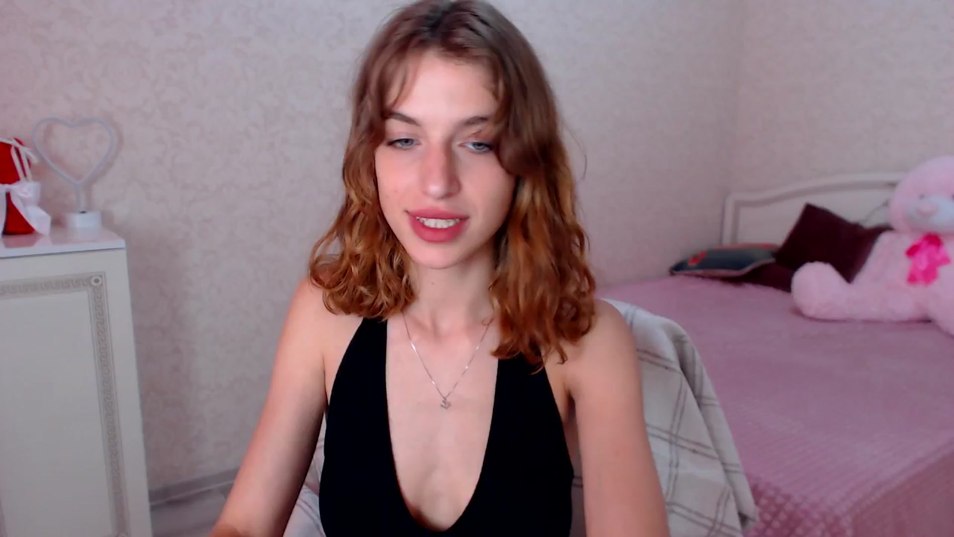 Gallery image thumbnail from Loulou_'s myfreecams stream on, 06/27/2024, 11:46 image 9 of 20