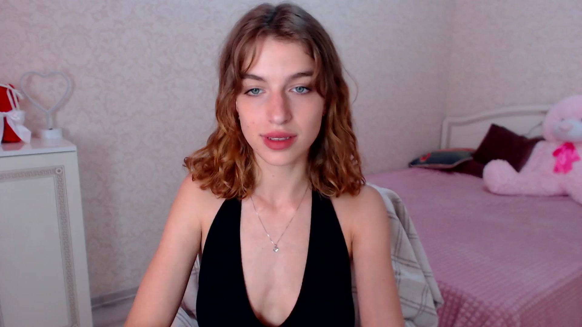 Gallery image thumbnail from Loulou_'s myfreecams stream on, 06/27/2024, 11:46 image 7 of 20