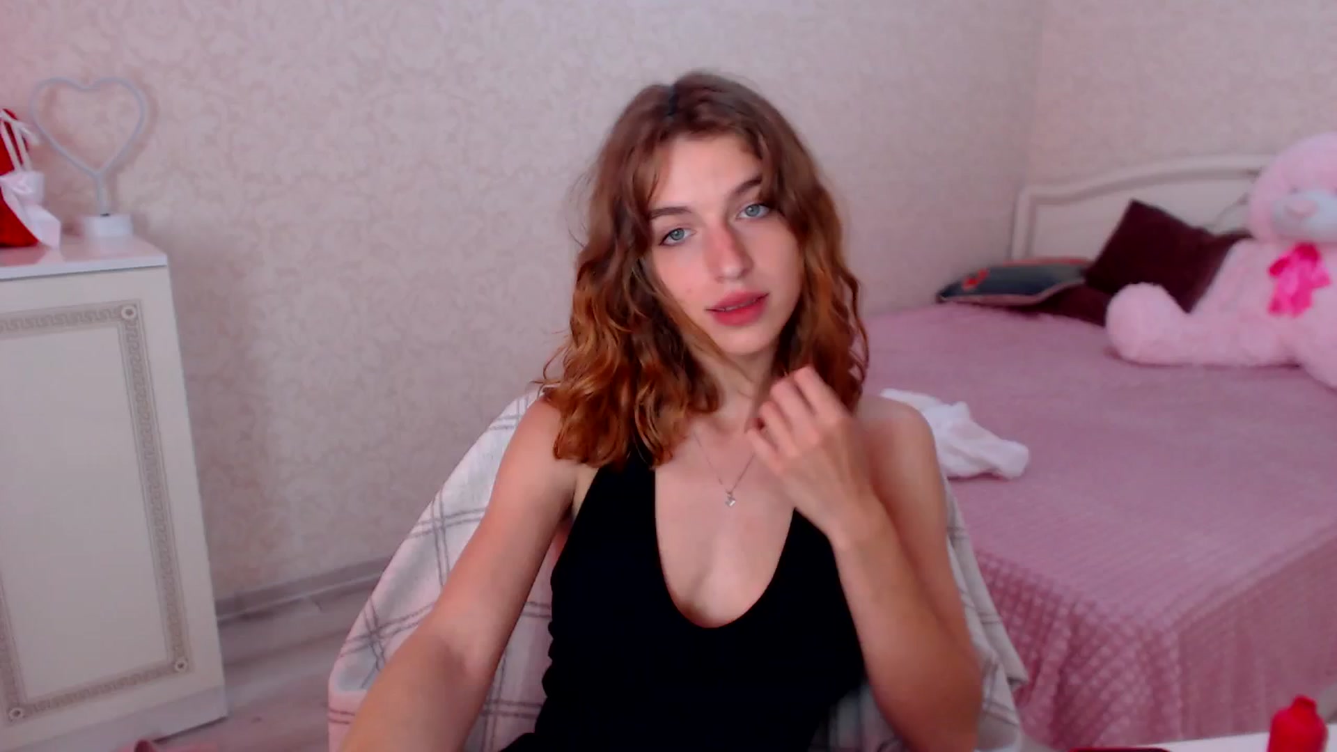 Gallery image thumbnail from Loulou_'s myfreecams stream on, 06/27/2024, 11:46 image 19 of 20
