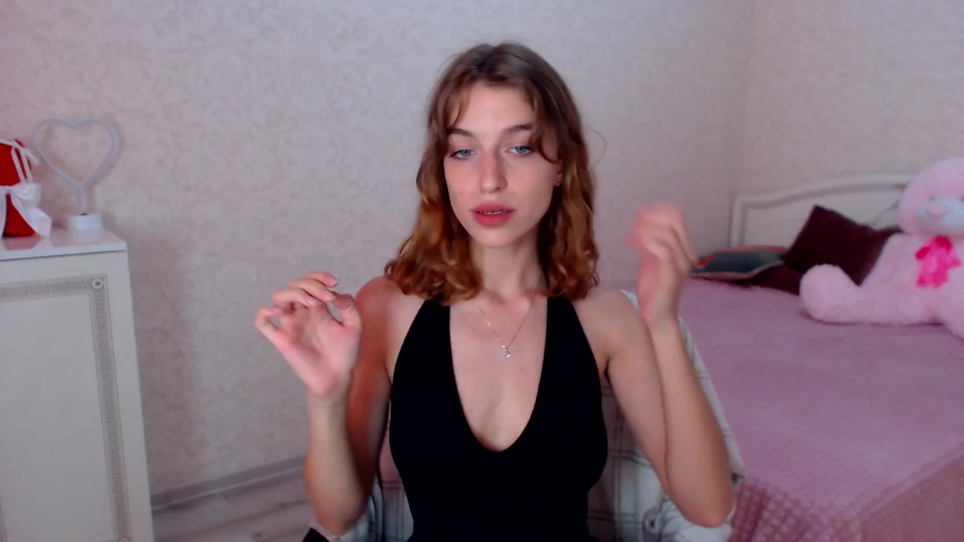Gallery image thumbnail from Loulou_'s myfreecams stream on, 06/27/2024, 11:46 image 6 of 20