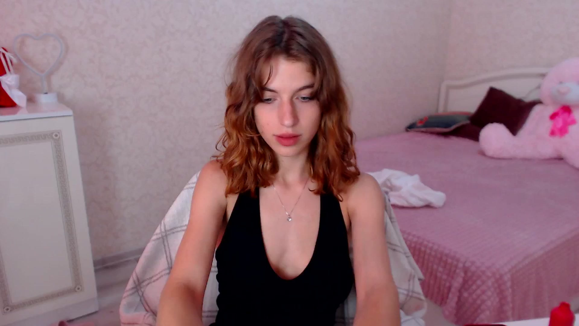 Gallery image thumbnail from Loulou_'s myfreecams stream on, 06/27/2024, 11:46 image 18 of 20
