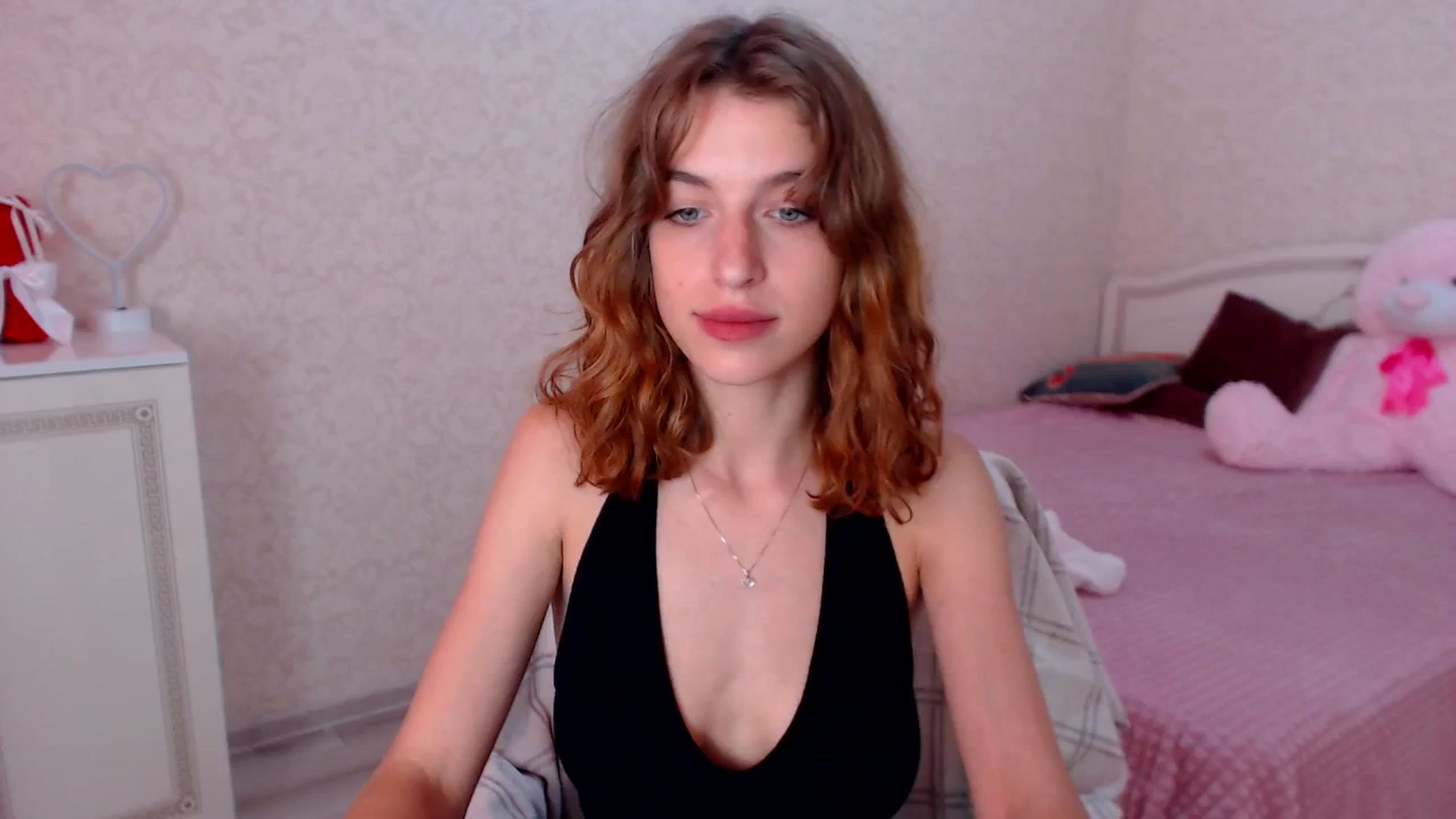 Gallery image thumbnail from Loulou_'s myfreecams stream on, 06/27/2024, 11:46 image 17 of 20