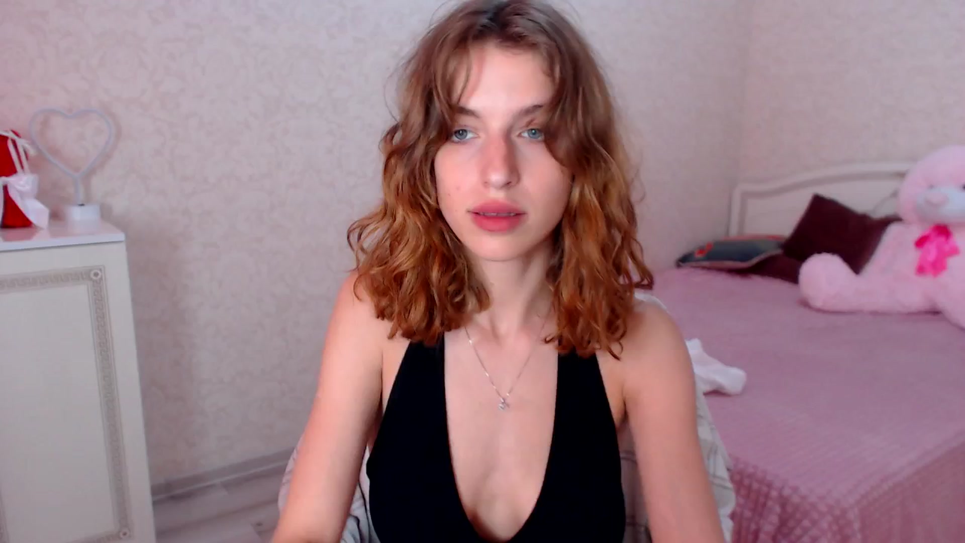 Gallery image thumbnail from Loulou_'s myfreecams stream on, 06/27/2024, 11:46 image 13 of 20