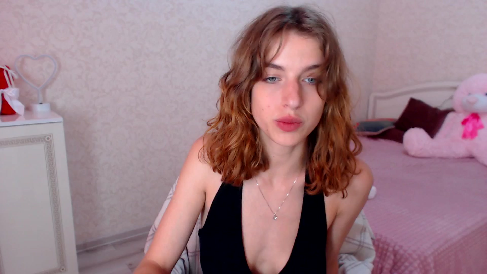 Gallery image thumbnail from Loulou_'s myfreecams stream on, 06/27/2024, 11:46 image 14 of 20