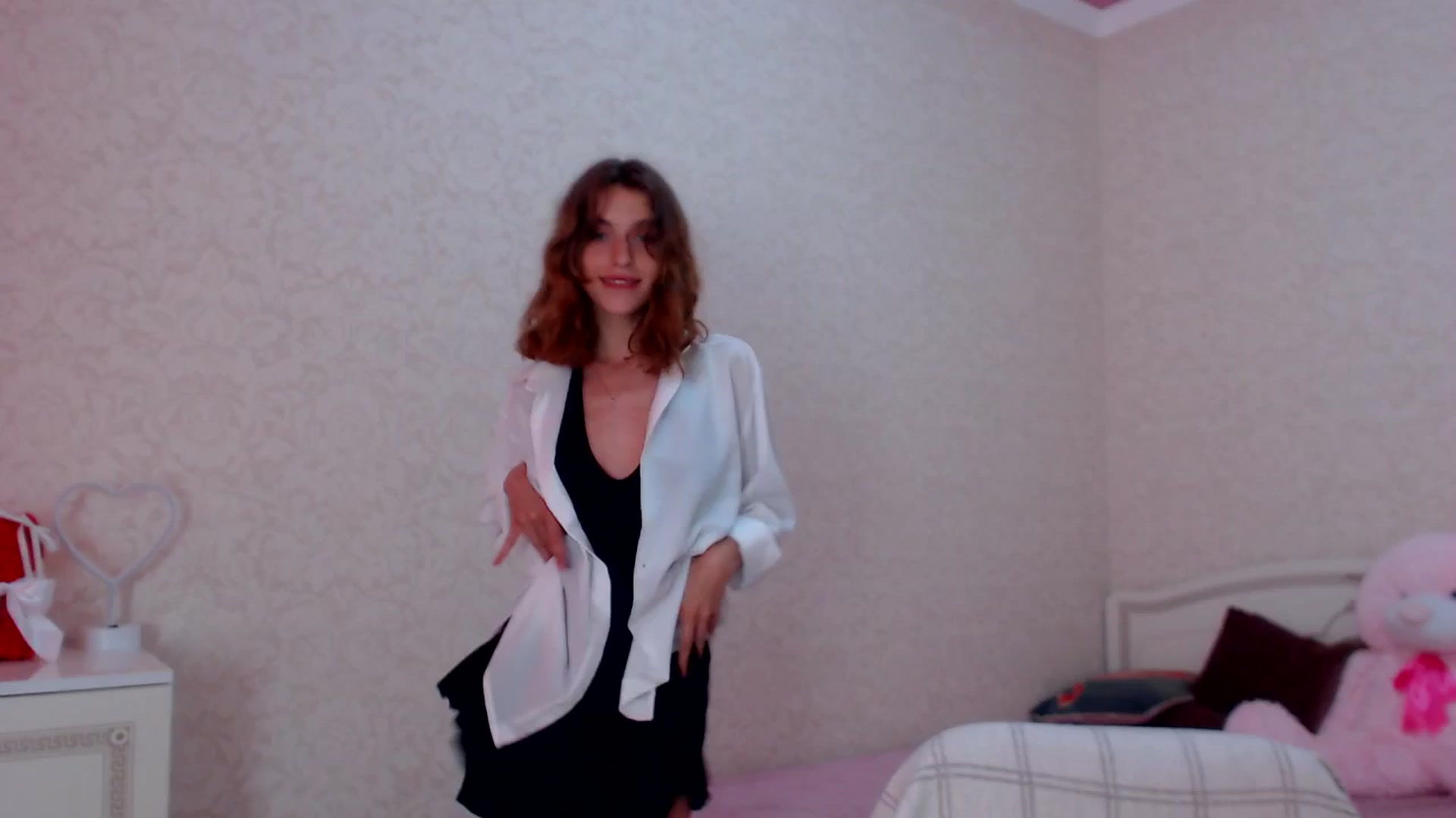 Gallery image thumbnail from Loulou_'s myfreecams stream on, 06/27/2024, 11:46 image 12 of 20