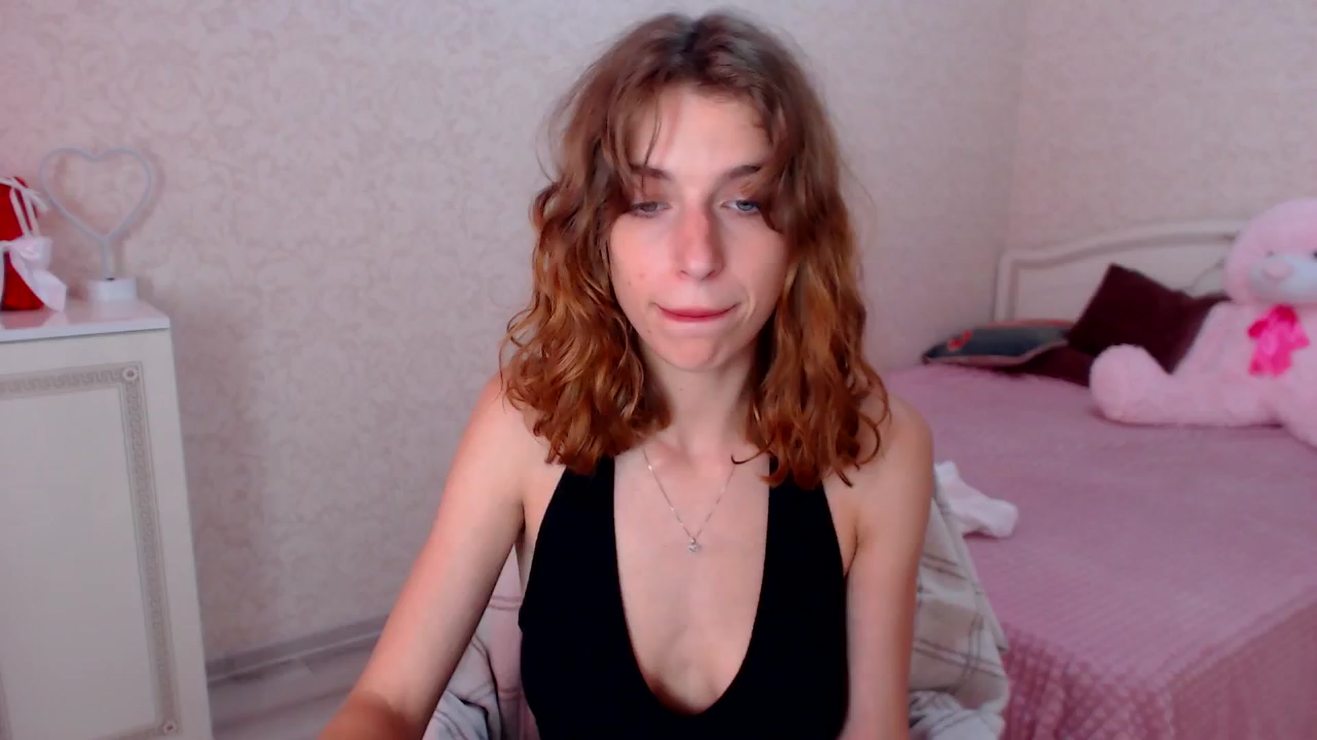 Gallery image thumbnail from Loulou_'s myfreecams stream on, 06/27/2024, 11:46 image 16 of 20