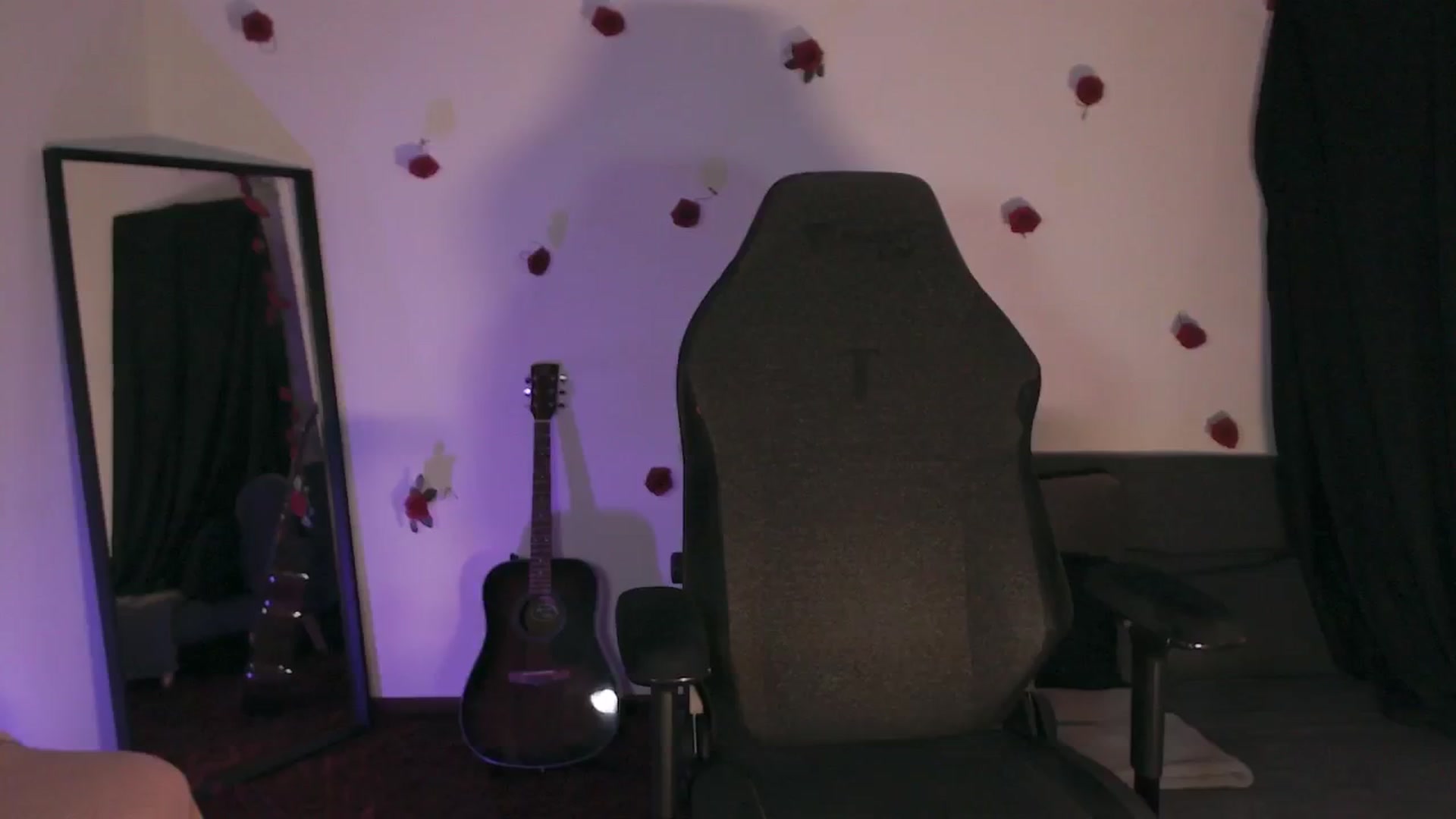 Gallery image thumbnail from Lounge100's myfreecams stream on, 05/07/2024, 06:46 image 7 of 20