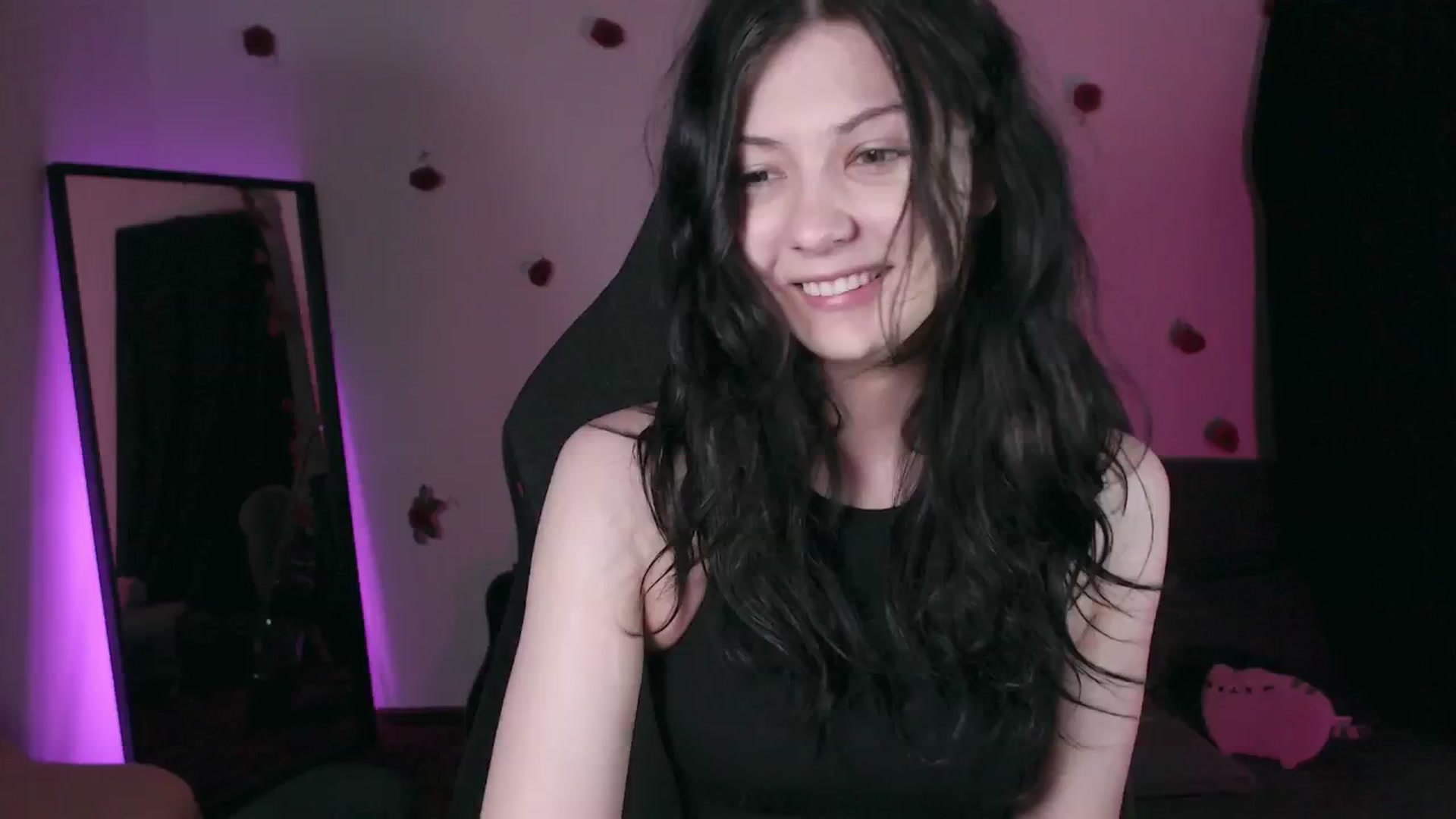 Gallery image thumbnail from Lounge100's myfreecams stream on, 05/08/2024, 02:38 image 1 of 20