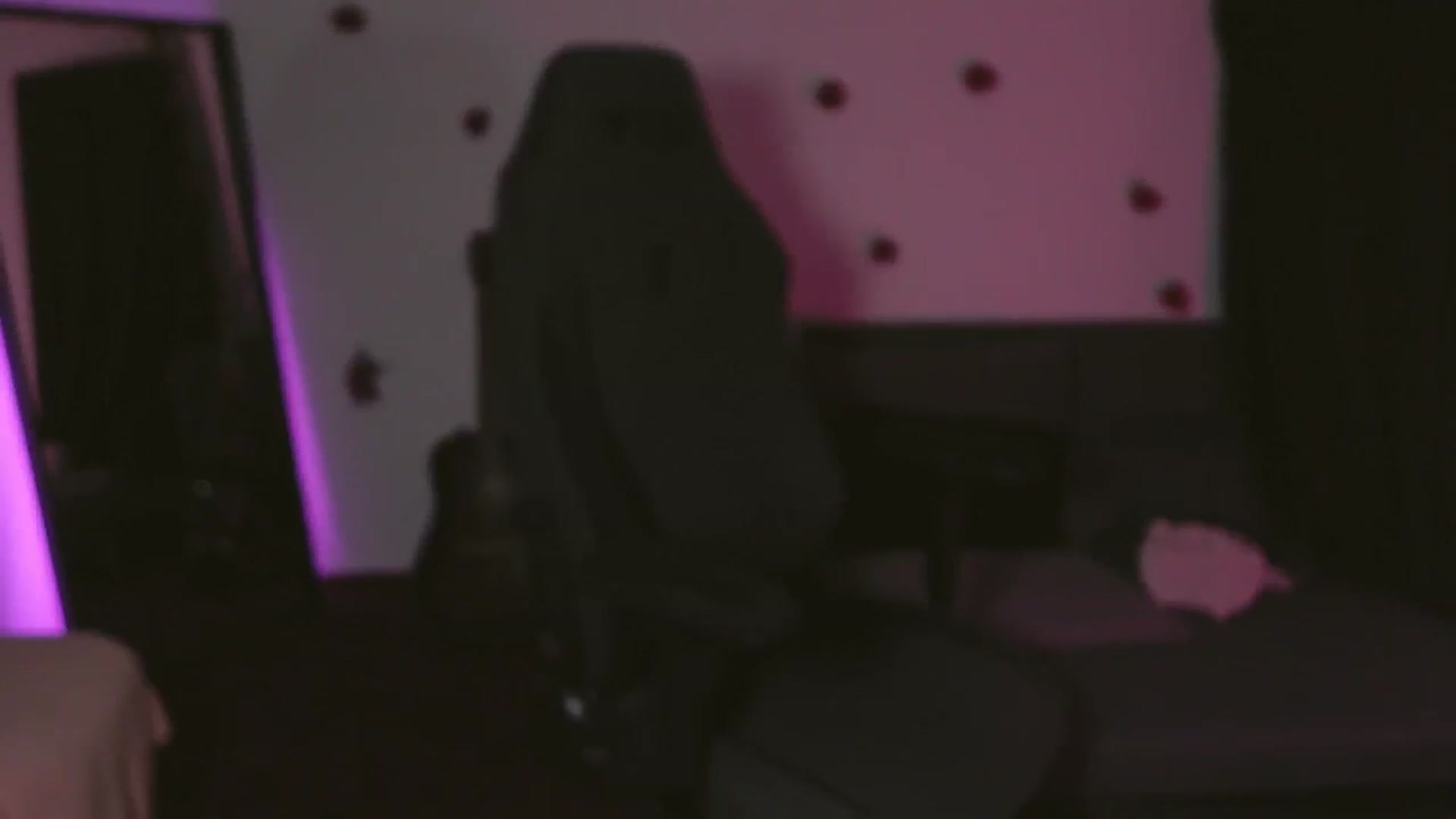 Gallery image thumbnail from Lounge100's myfreecams stream on, 05/08/2024, 02:38 image 16 of 20