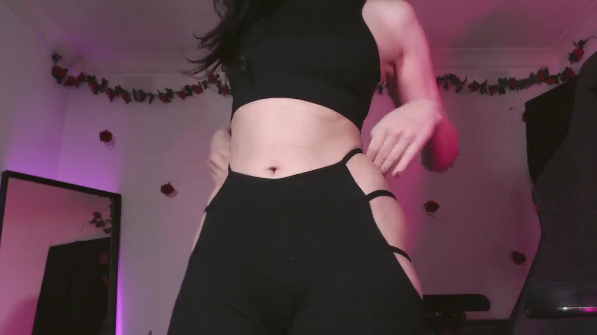 Gallery image thumbnail from Lounge100's myfreecams stream on, 05/08/2024, 02:38 image 10 of 20