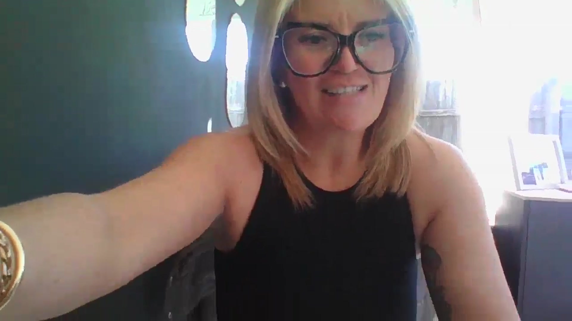 Gallery image thumbnail from Loux31x's myfreecams stream on, 04/01/2025, 09:09 image 5 of 20
