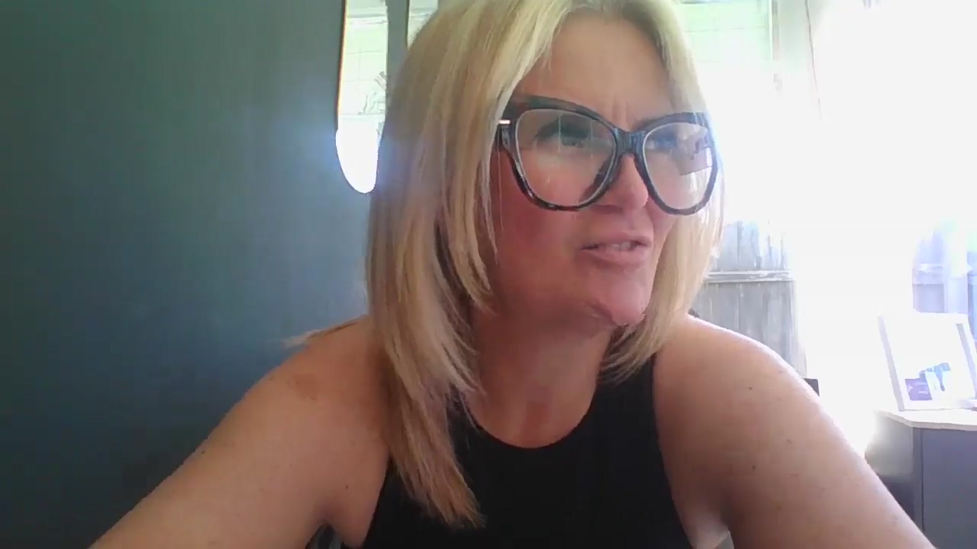 Gallery image thumbnail from Loux31x's myfreecams stream on, 04/01/2025, 09:09 image 12 of 20