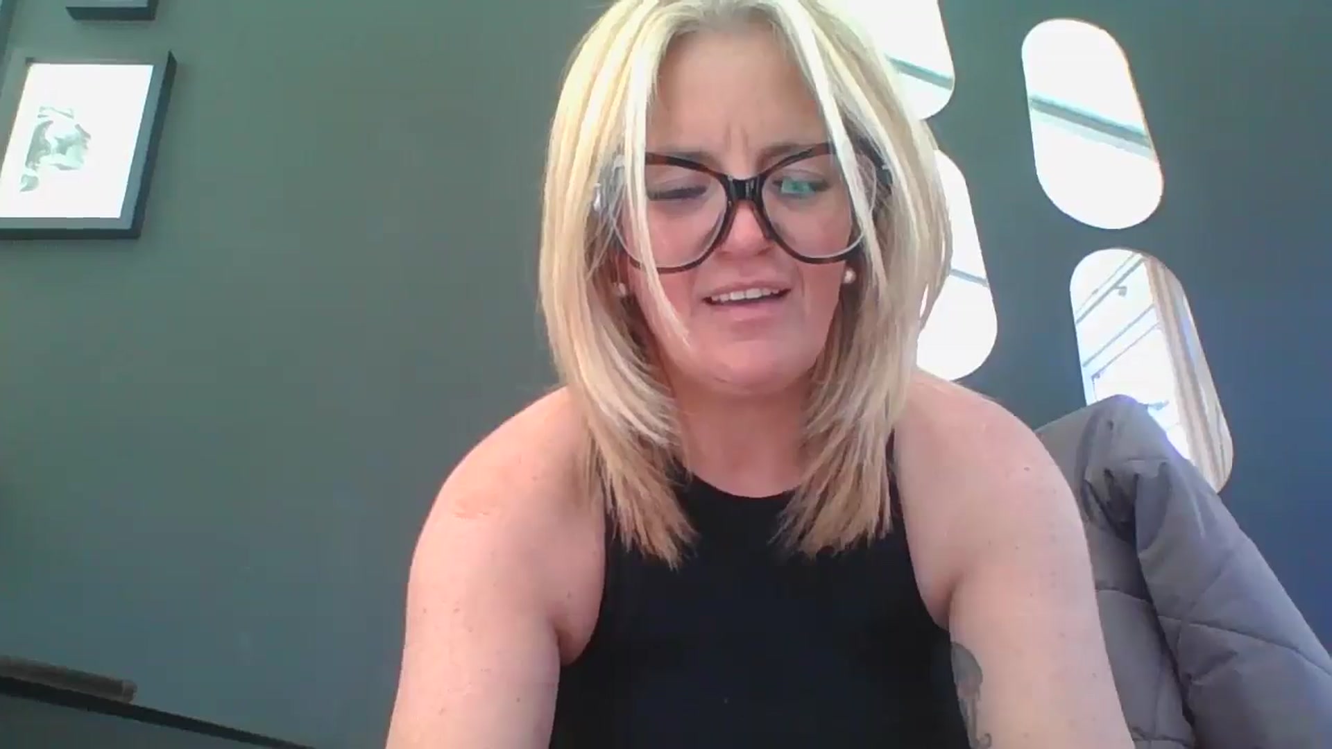 Gallery image thumbnail from Loux31x's myfreecams stream on, 04/01/2025, 13:29 image 12 of 20