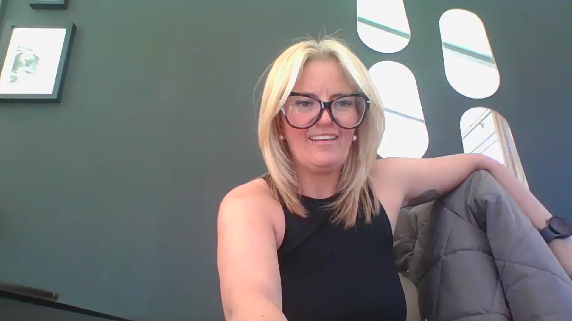 Gallery image thumbnail from Loux31x's myfreecams stream on, 04/01/2025, 13:29 image 15 of 20