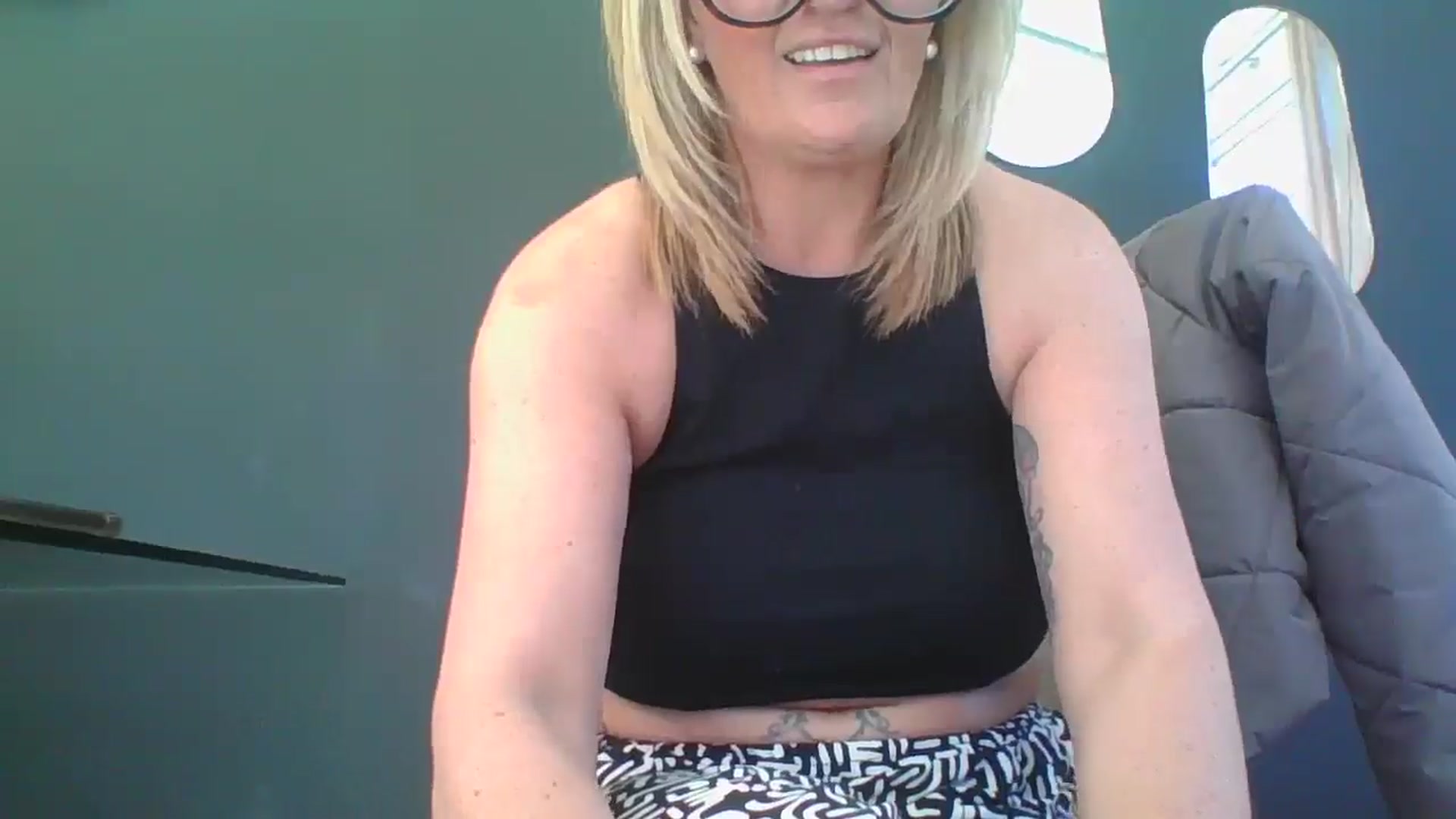 Gallery image thumbnail from Loux31x's myfreecams stream on, 04/01/2025, 13:29 image 17 of 20