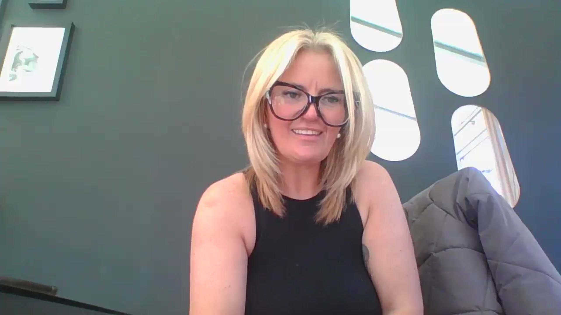Gallery image thumbnail from Loux31x's myfreecams stream on, 04/01/2025, 13:29 image 14 of 20