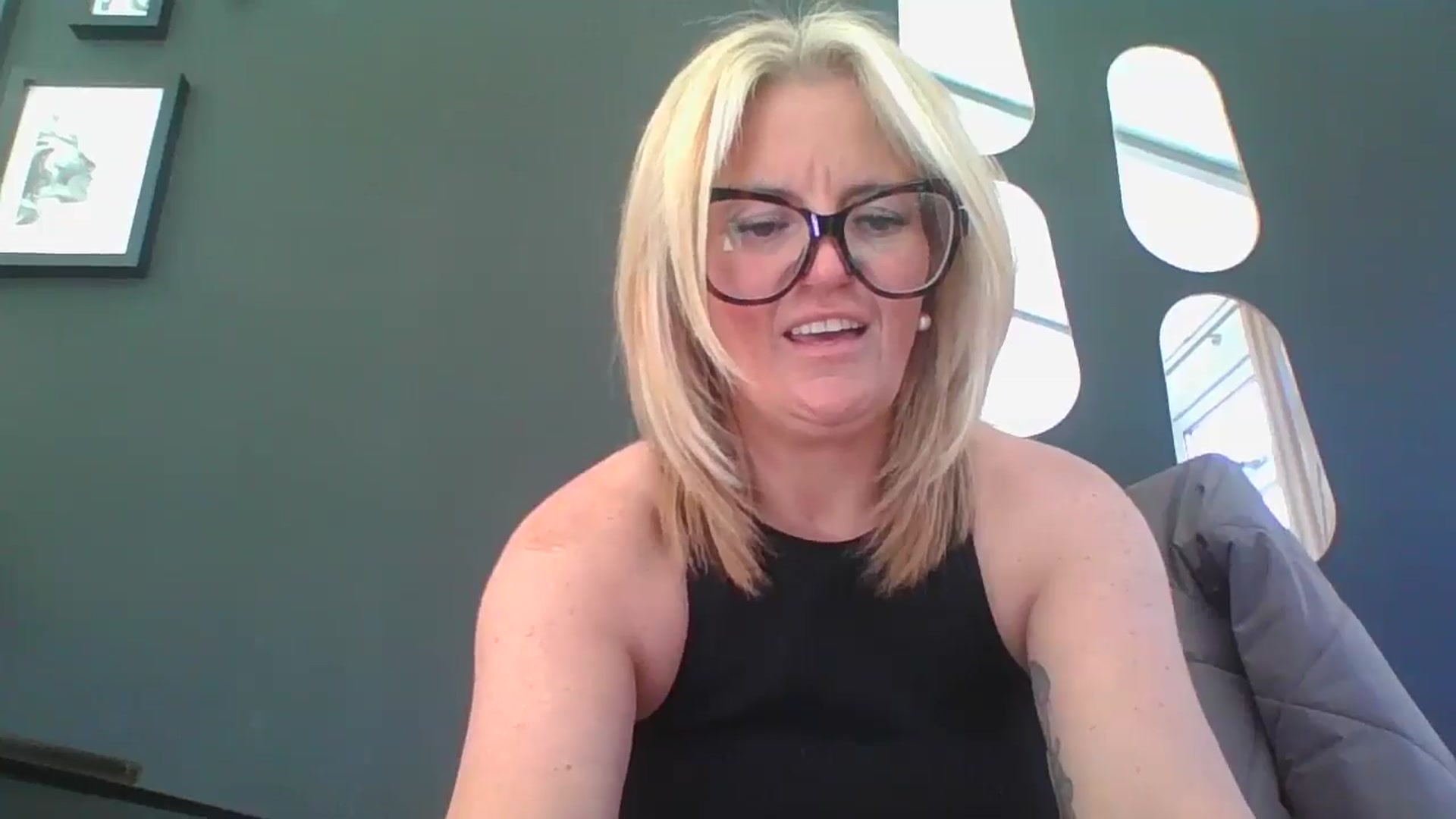 Gallery image thumbnail from Loux31x's myfreecams stream on, 04/01/2025, 13:29 image 18 of 20