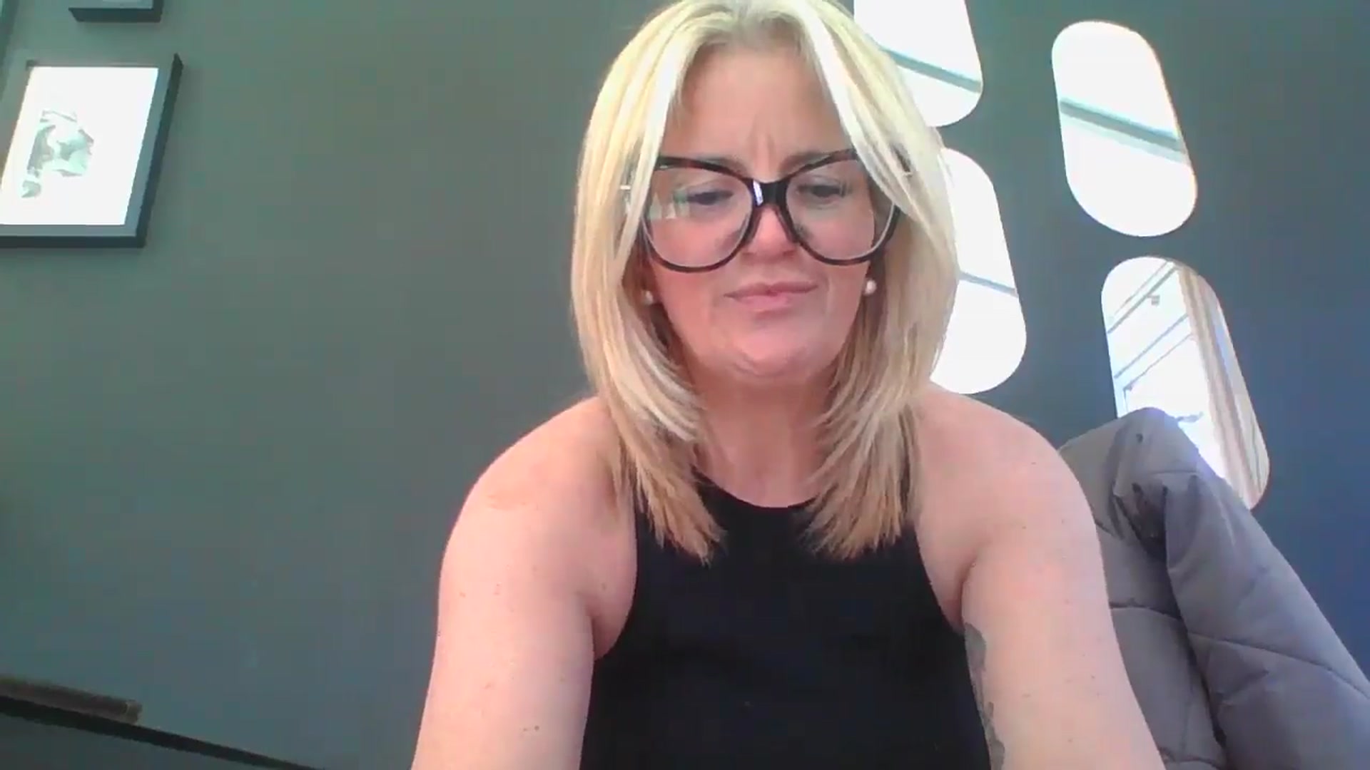 Gallery image thumbnail from Loux31x's myfreecams stream on, 04/01/2025, 13:29 image 11 of 20