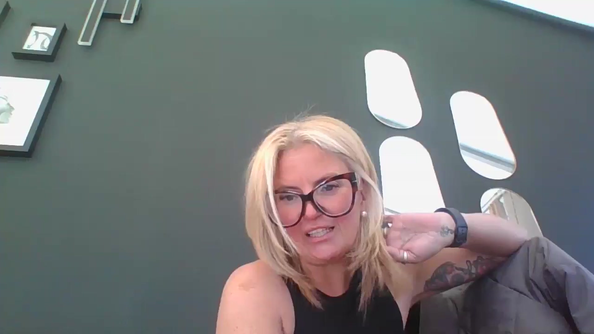 Gallery image thumbnail from Loux31x's myfreecams stream on, 04/01/2025, 13:29 image 1 of 20