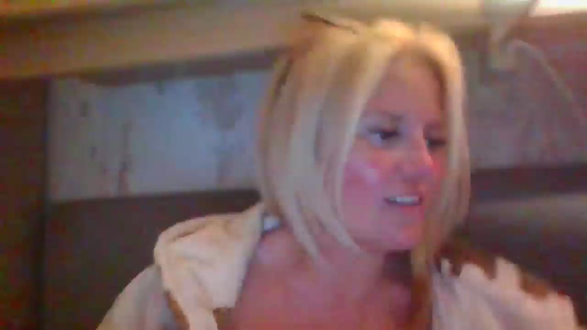 Gallery image thumbnail from Loux31x's myfreecams stream on, 04/01/2025, 21:48 image 1 of 20