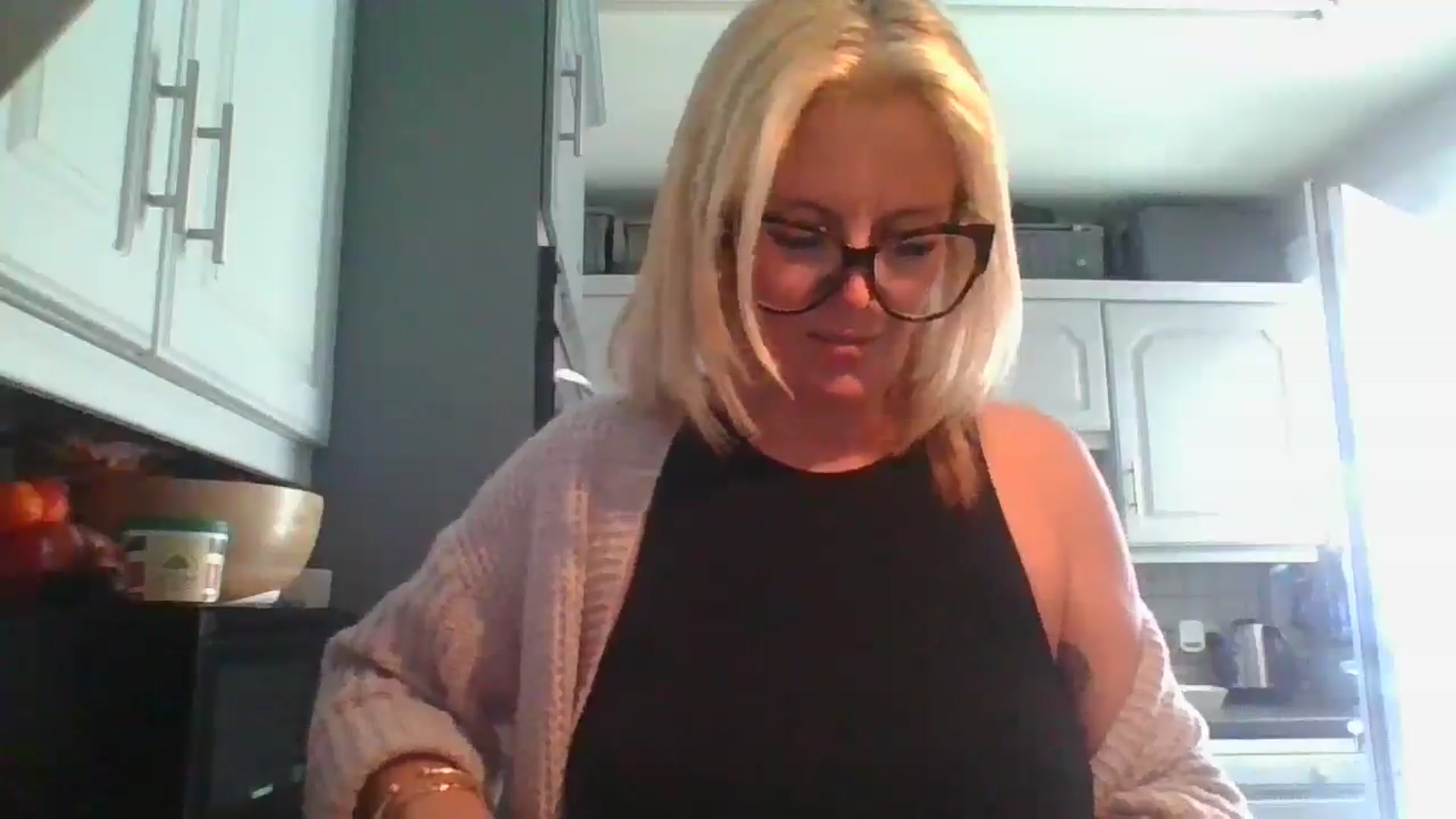 Gallery image thumbnail from Loux31x's myfreecams stream on, 04/15/2025, 15:24 image 15 of 20