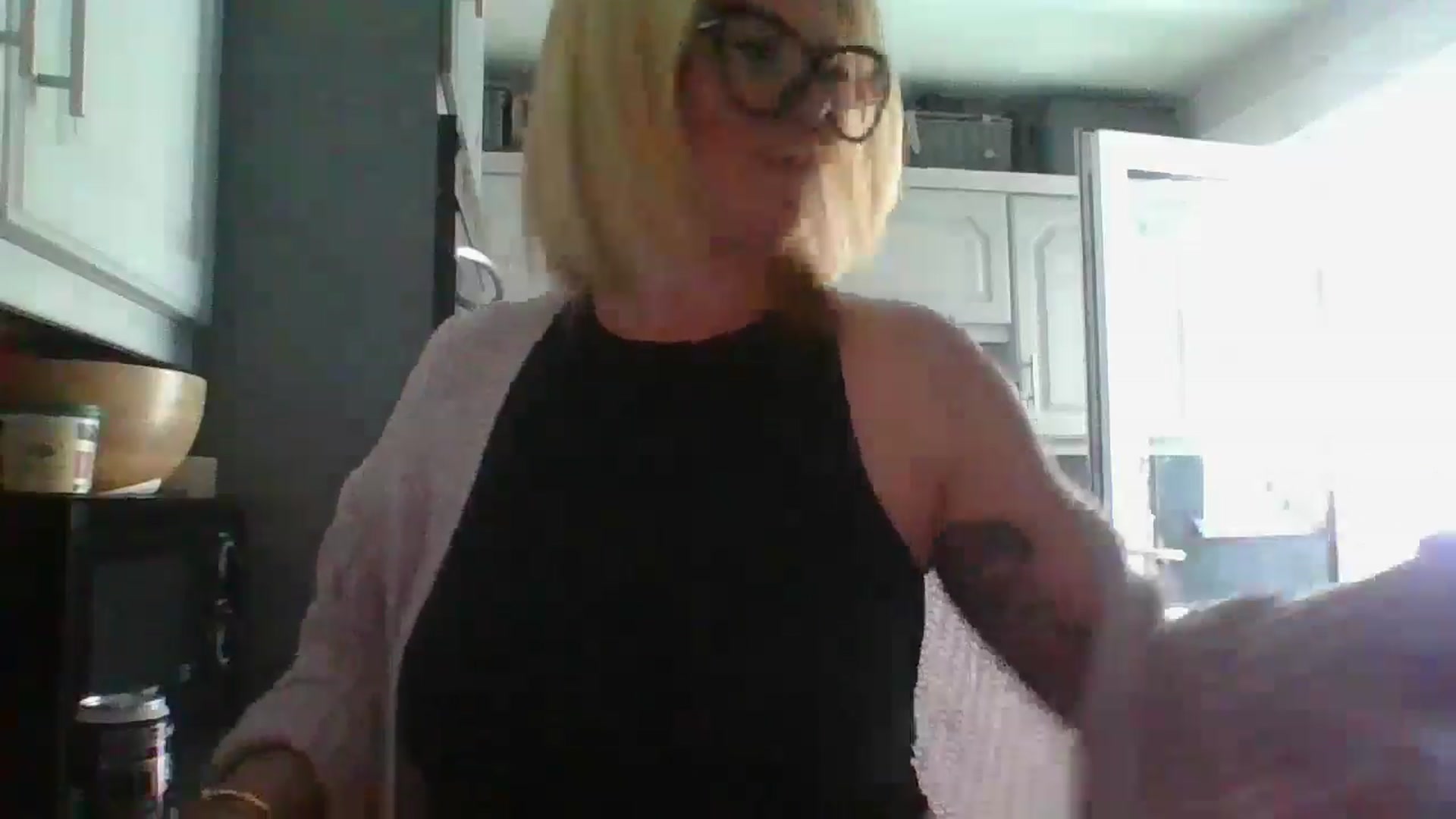 Gallery image thumbnail from Loux31x's myfreecams stream on, 04/15/2025, 15:24 image 2 of 20