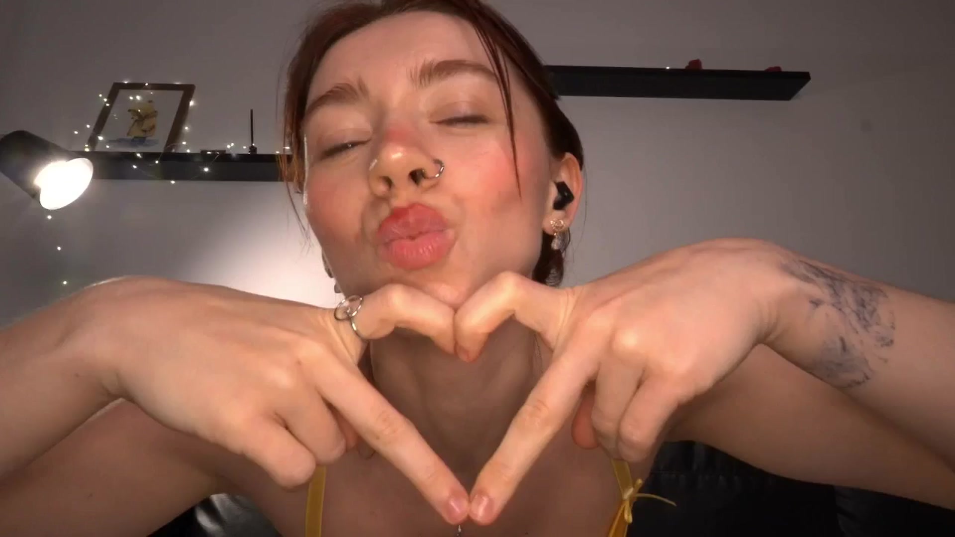 Gallery image thumbnail from LoveAmeli's myfreecams stream on, 01/11/2026, 18:31 image 6 of 20