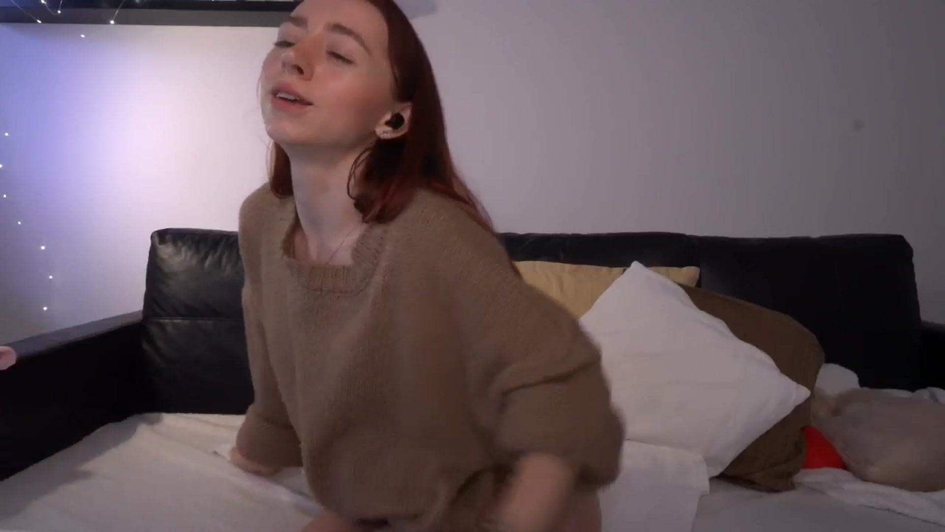 Gallery image thumbnail from LoveAmeli's myfreecams stream on, 01/25/2026, 14:11 image 8 of 20